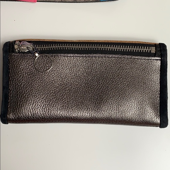 NWOT- Gorgeous leather wallet - Picture 2 of 6